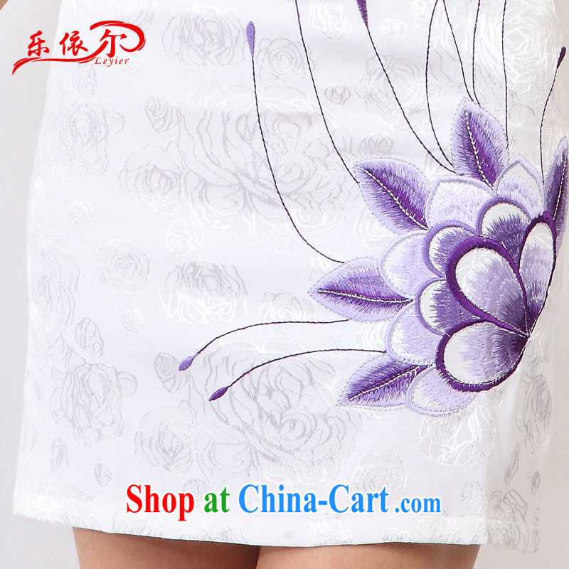And, according to Ms. cheongsam embroidered beauty improved short-sleeved dresses retro landscape girl cheongsam dress LYE 1301 white XL and, in accordance with (leyier), shopping on the Internet