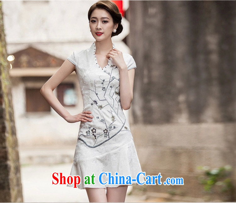 Yi leading edge of my 2015 summer new short-sleeved V collar embroidered Phillips nails Pearl crowsfoot skirt with embroidery short cheongsam C C 518 1123 white S pictures, price, brand platters! Elections are good character, the national distribution, so why buy now enjoy more preferential! Health