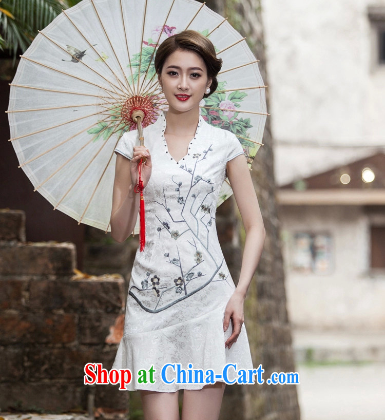 Yi leading edge of my 2015 summer new short-sleeved V collar embroidered Phillips nails Pearl crowsfoot skirt with embroidery short cheongsam C C 518 1123 white S pictures, price, brand platters! Elections are good character, the national distribution, so why buy now enjoy more preferential! Health